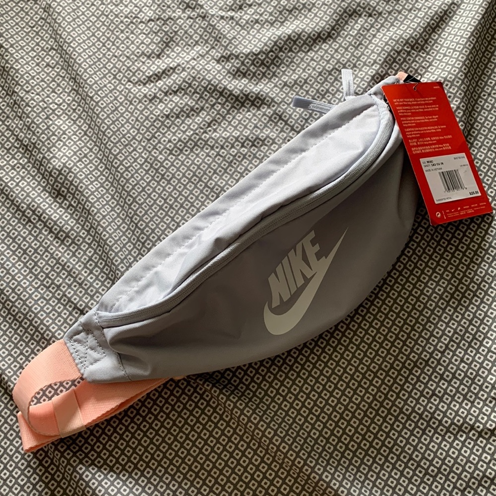 Nike Fanny Pack ✨NWT✨